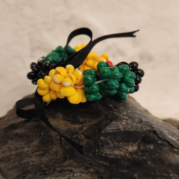 Colorful Shell Bracelet - NWOT - Picture 2 of 4